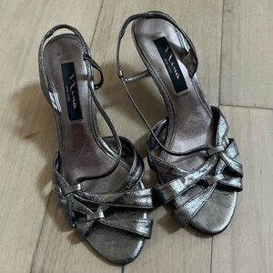 Nina Women’s 7 Dress Shoes Kitten Heels Gunmetal Silver Slingback